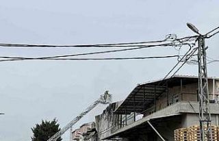 Küçükçekmece’de gıda boyası deposundaki yangın...