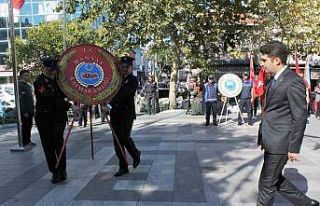 Manyas’ta Cumhuriyet Bayramı çelenk sunumu ile...