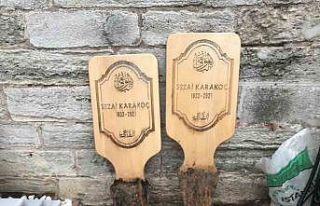 Sezai Karakoç’un kabrine mezar taşı yerleştirildi