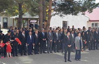 Varto’da 29 Ekim etkinlikleri çerçevesinde çelenk...