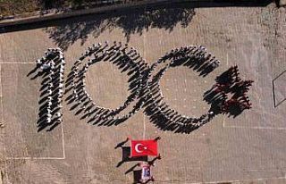 Yozgat’ta öğrencilerden 100. yıl koreografisi
