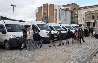 530 öğrencinin taşımalı gittiği okullara polislerden...