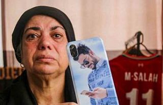 Acılı anne kazada kaybettiği oğlunun odasına...