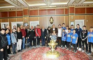 Başkan Çerçi 2023’ün başarılı sporcularını...