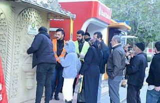 Diyarbakır’da ikram çeşmesinden sıcak çorba...