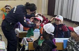 Jandarma çocuk hakları gününde çocukları yalnız...