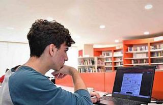 Konyaaltı Belediyesi kütüphanesi buluşma noktası...