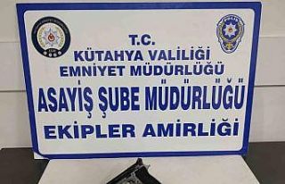 Kütahya’da bir şahsın üzerinde ruhsatsız tabanca...