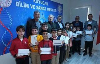 Kuyucak’ta BİLSEM öğrencilerine tablet hediye...