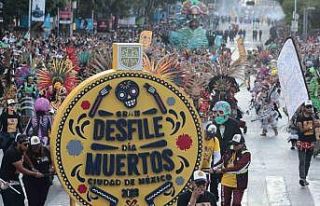 Meksika’da “Ölüler Günü” renkli görüntülere...