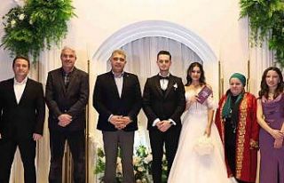 Nikah şahitliğini Vali Aslan yaptı