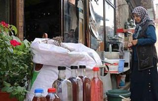 Ormandan topladığı kekiklerden şifa deposu üretiyor