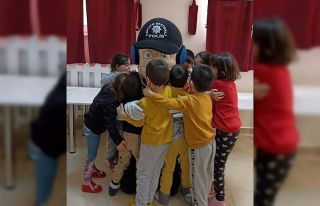 Polis ekipleri anaokulları ve ilkokulları ziyaret...