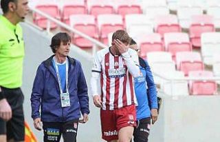 Sivasspor’da Burak Kapacak sakatlandı, oyuna devam...