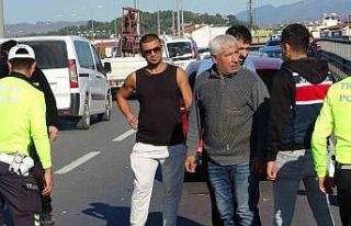 Yola düşen boş sebze kasası zincirleme kazaya...