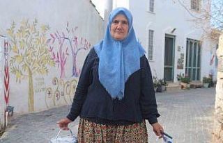 61 yaşındaki Nuran teyze resimleriyle köyünü...