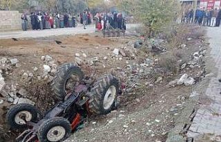 Adıyaman’da traktör devrildi: 1’i ağır 2 yaralı