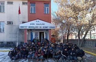 Ağrı’da tırda 85 kaçak göçmen yakalandı