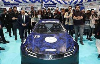 Başkan Büyükkılıç, Kariyer Fuarı’nda stantları...