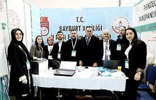 Bayburtlu öğretmenler kariyer fuarında çalışmalarını...