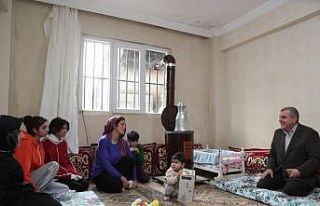 Beyazgül hane ziyaretleriyle yüzleri güldürüyor