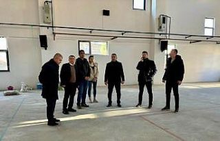 Çardak Ortaokulu Kapalı Spor Salonu’nda çalışmalar...