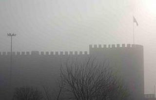 Diyarbakır’da tarihi yapılar sis altında kaldı