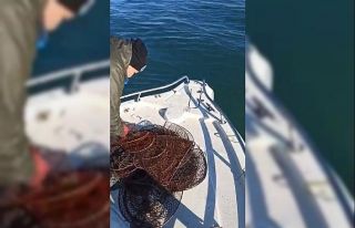 Eğirdir Gölü’nde 500 adet kerevit sepeti ele...