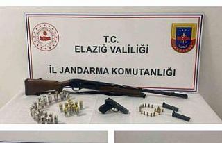 Elazığ’da ruhsatsız tüfek ve tabanca ele geçirildi