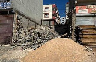 Gaziantep’te beton dökümü sonrası inşaat çöktü:...