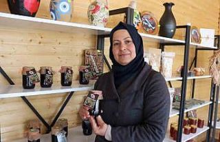 Hem ilçelerini tanıtıyorlar hem para kazanıyorlar