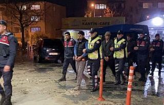 Jandarmanın yürürken durdurduğu 4 kişi kaçak...