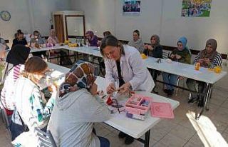 Kadınlar ilmek ilmek örüyor