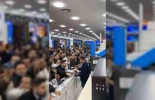 Mağaza açılışında vatandaşların izdihamı...