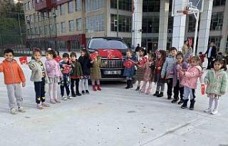 Minik öğrenciler yerli malı haftasında Togg heyecanı...