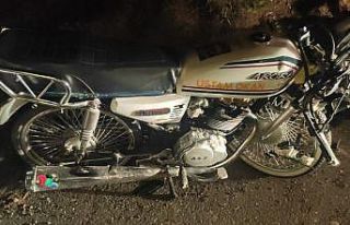 Motosiklet kamyonete çarptı: 1 ağır yaralı