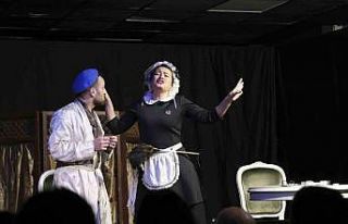 Öğrencilerin sergiledikleri tiyatro oyunu beğeni...