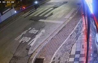 Oto galeriye kurşun yağdırdılar : O anları videoya...