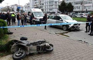 Otomobil motosikletli kuryeye, motosiklet de yayaya...