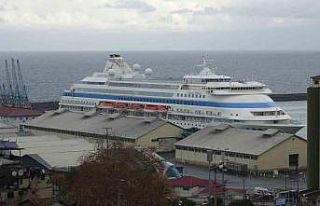 Rus turistleri taşıyan kruvaziyer gemisi Trabzon...