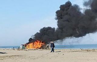 Sahildeki işletme alev topuna döndü