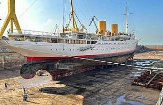 Savarona, İstanbul Tersanesi Komutanlığı havuzunda...