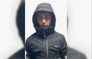 Şişli’de cadde üzerinde yürüyen kadının çantasını...