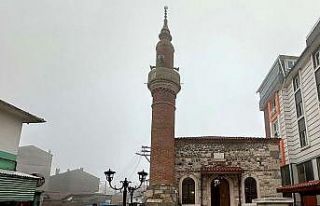 Tarihi camiler geleceğe güvenle taşınıyor