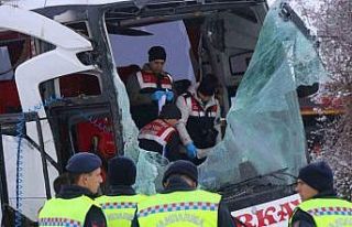 6 kişiye mezar olan yolcu otobüsünden geriye enkazı...