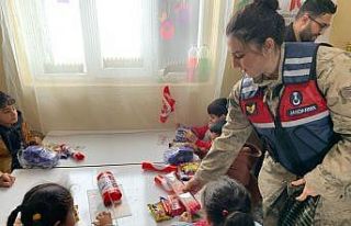 Ağrı’da jandarmadan ilkokul öğrencilerine ‘Mahremiyet’...
