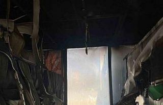 Balıkçı dükkanını alevler sardı