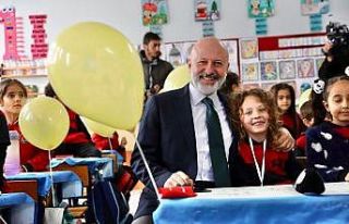 Başkan Çolakbayrakdar, öğrencilerin karne heyecanını...