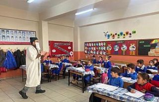 Dede Korkut’un hikâyelerini canlandırarak anlatan...