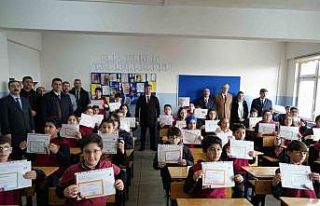 Erzincan’da öğrenciler karne heyecanı yaşadı